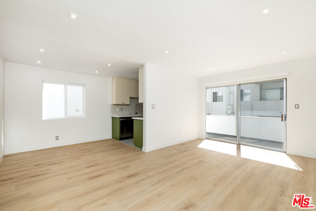 6615 Franklin Ave Unit: 116