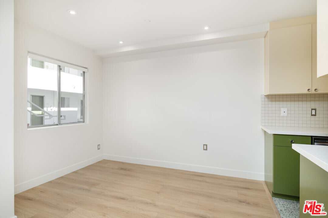 6615 Franklin Ave Unit: 121