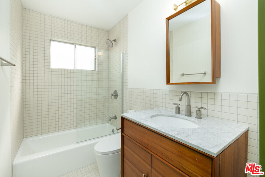 6615 Franklin Ave Unit: 122