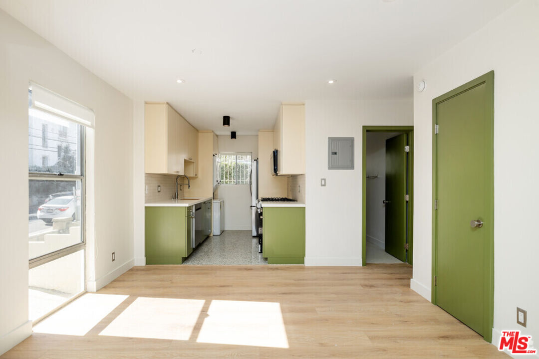 6615 Franklin Ave Unit: 122