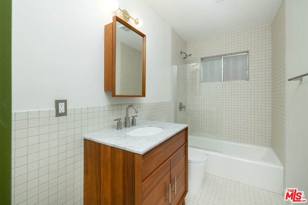 6615 Franklin Ave Unit: 122