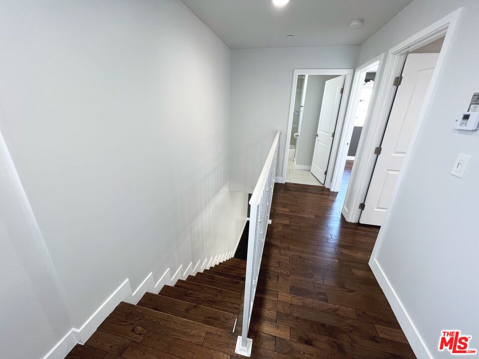 21141/2 S Ridgeley Dr