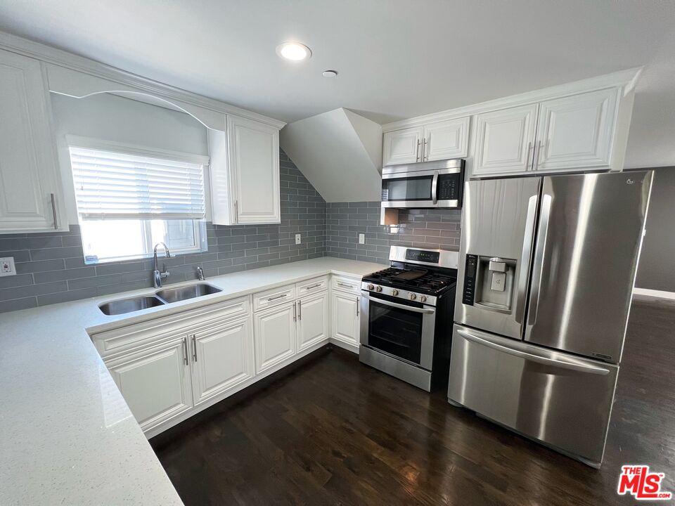 21141/2 S Ridgeley Dr