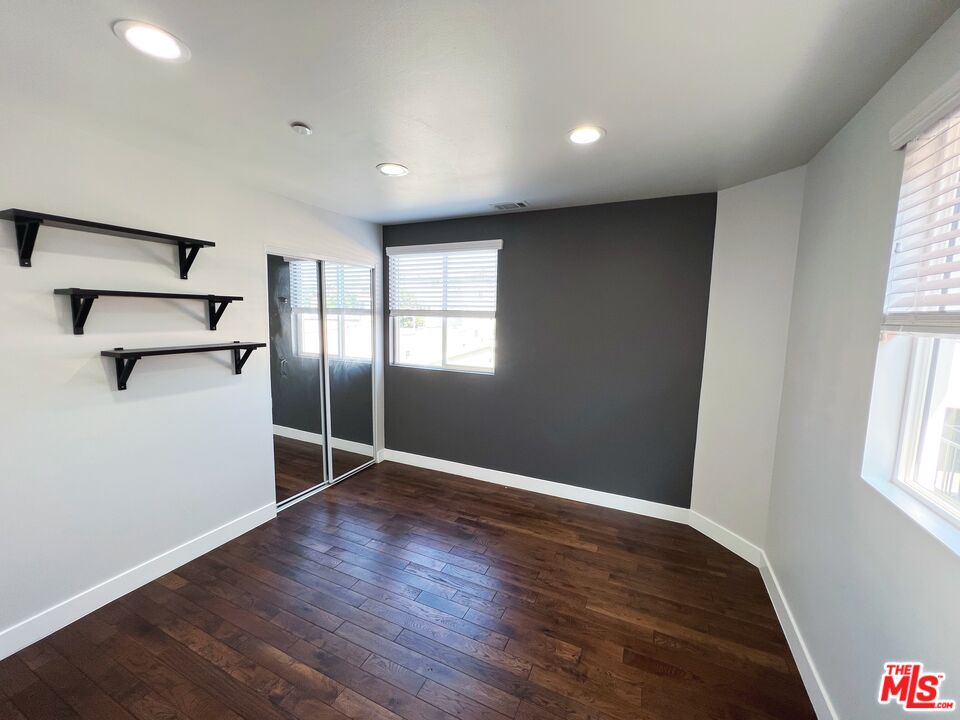 21141/2 S Ridgeley Dr