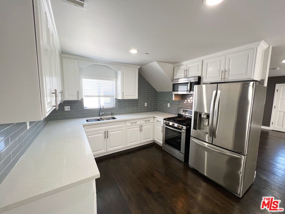 21141/2 S Ridgeley Dr
