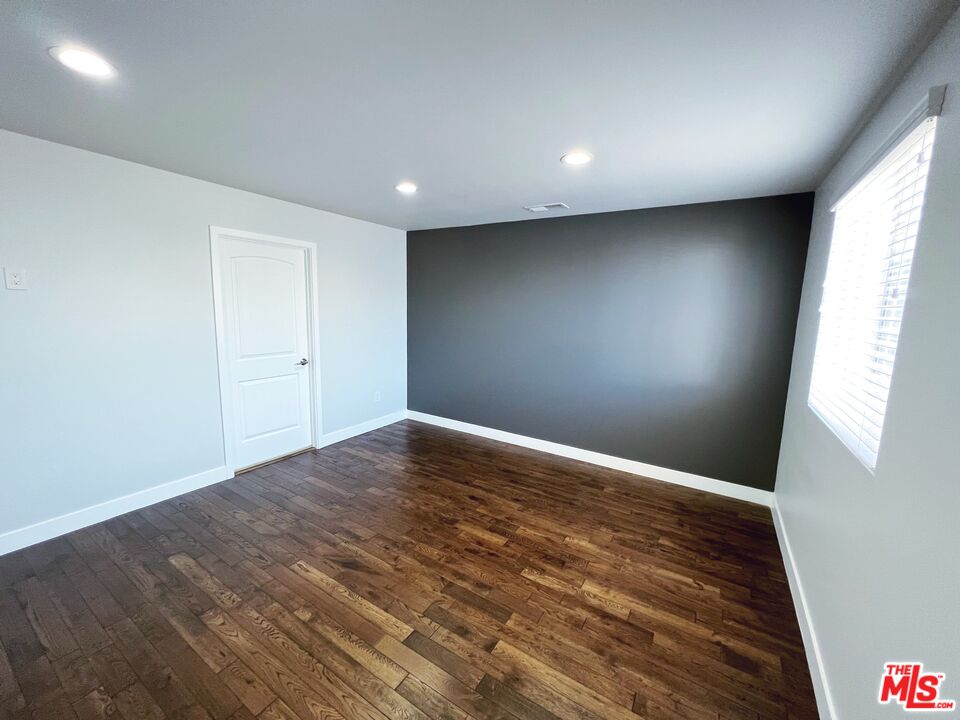 21141/2 S Ridgeley Dr
