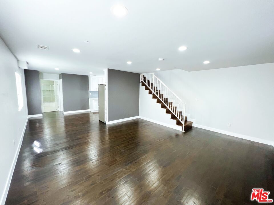 21141/2 S Ridgeley Dr