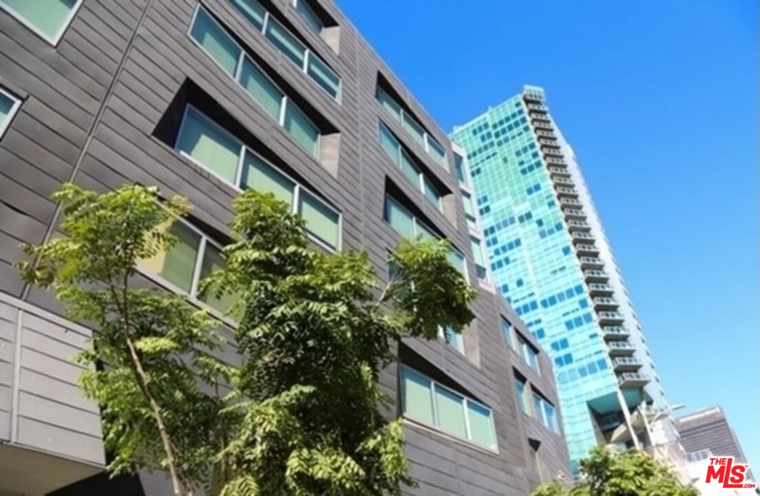 901 S Flower St Unit: 704