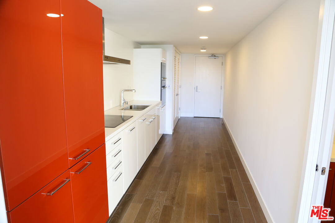 901 S Flower St Unit: 704