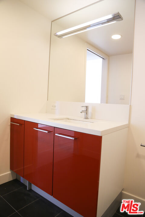 901 S Flower St Unit: 704