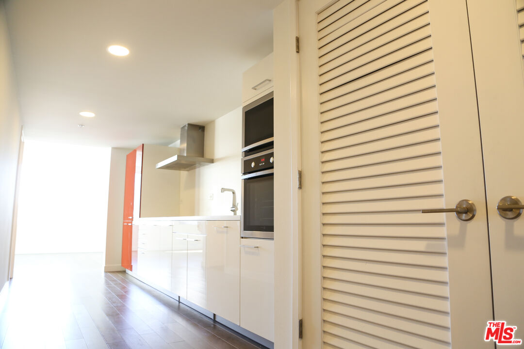 901 S Flower St Unit: 704