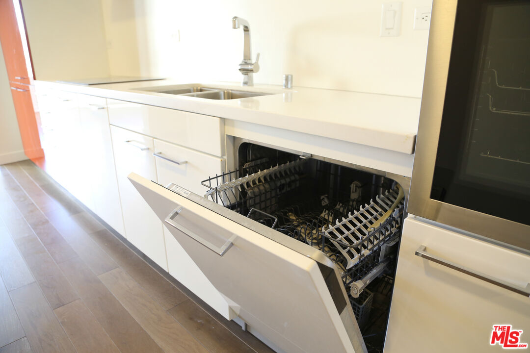 901 S Flower St Unit: 704