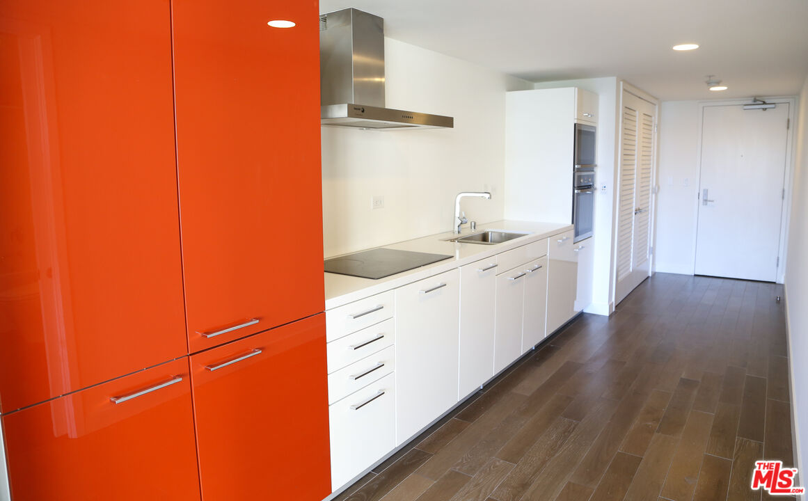 901 S Flower St Unit: 704