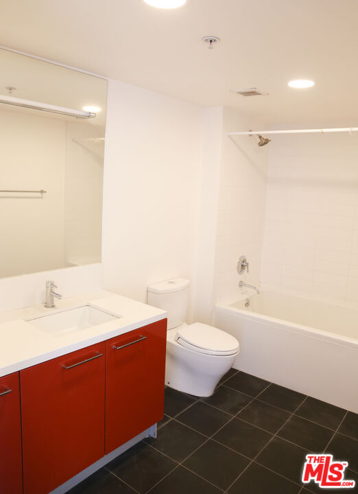 901 S Flower St Unit: 704