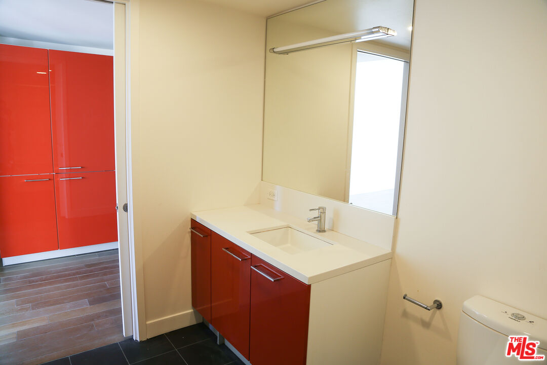 901 S Flower St Unit: 704