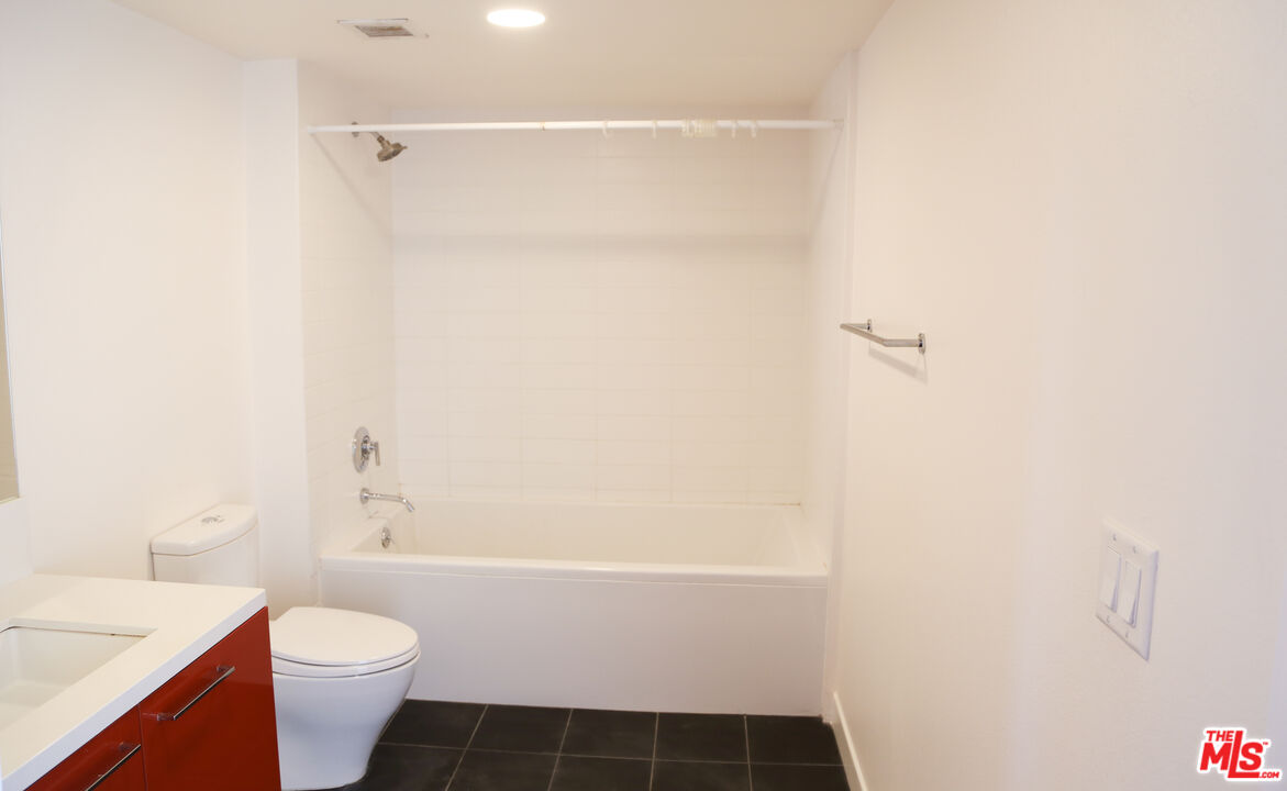901 S Flower St Unit: 704