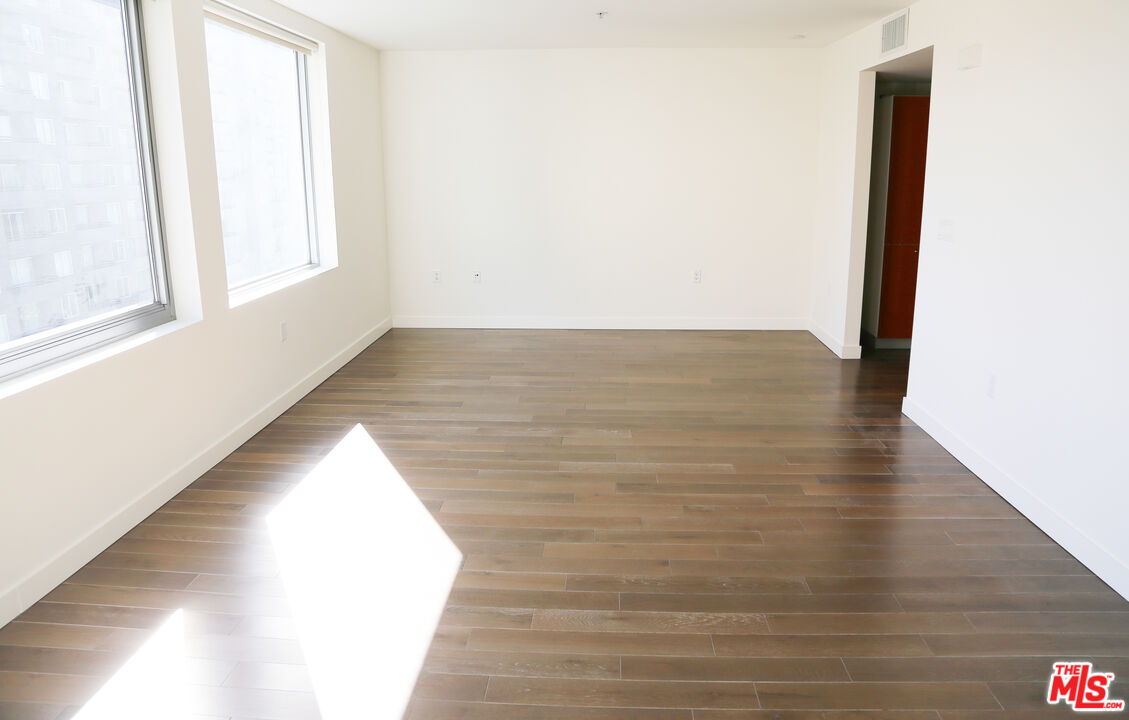 901 S Flower St Unit: 704