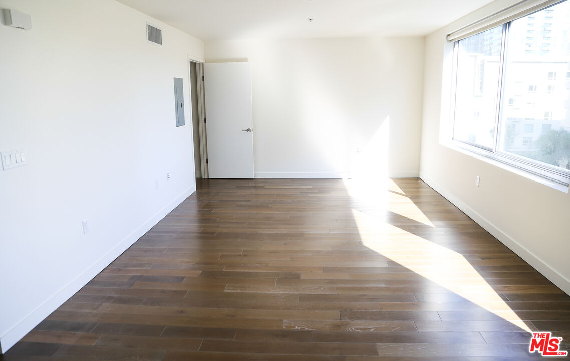 901 S Flower St Unit: 704