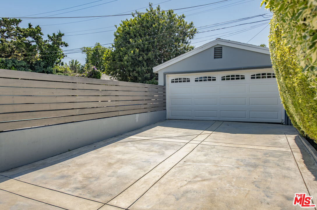 4831 Stansbury Ave