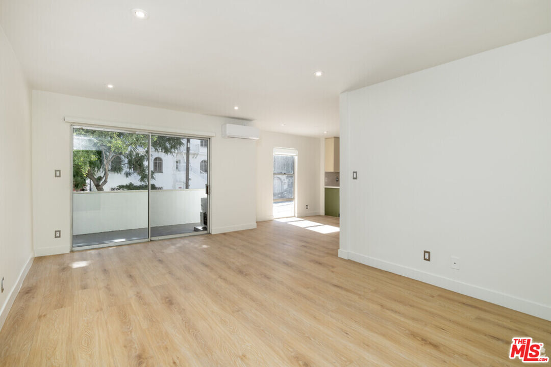 6615 Franklin Ave Unit: 205