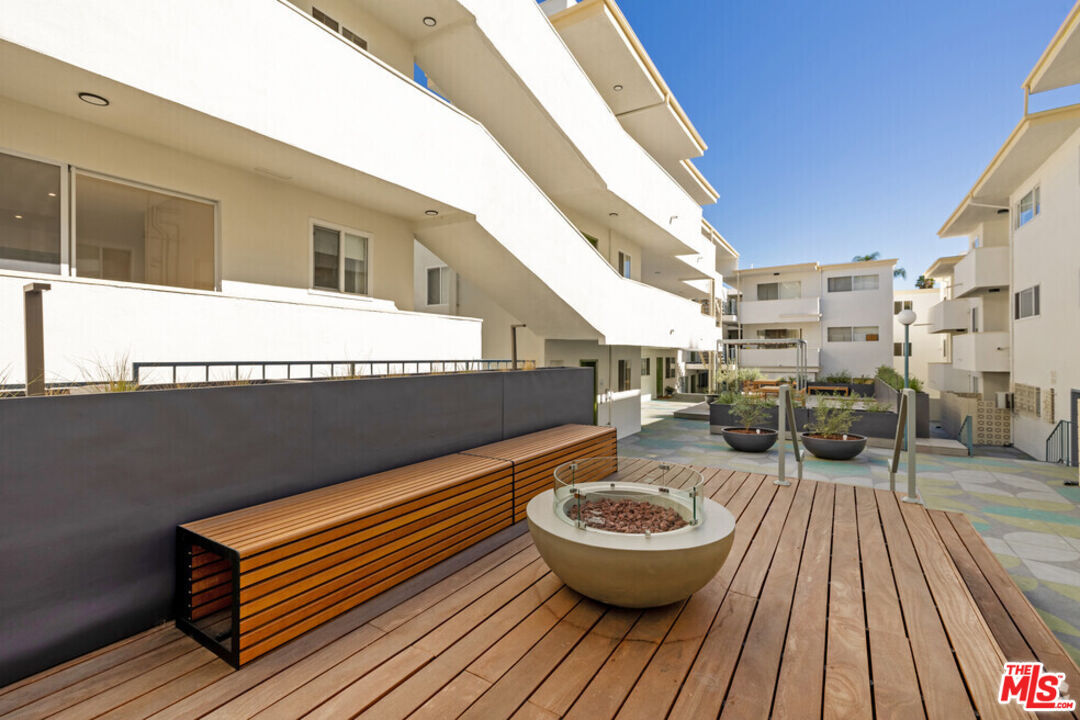 6615 Franklin Ave Unit: 205