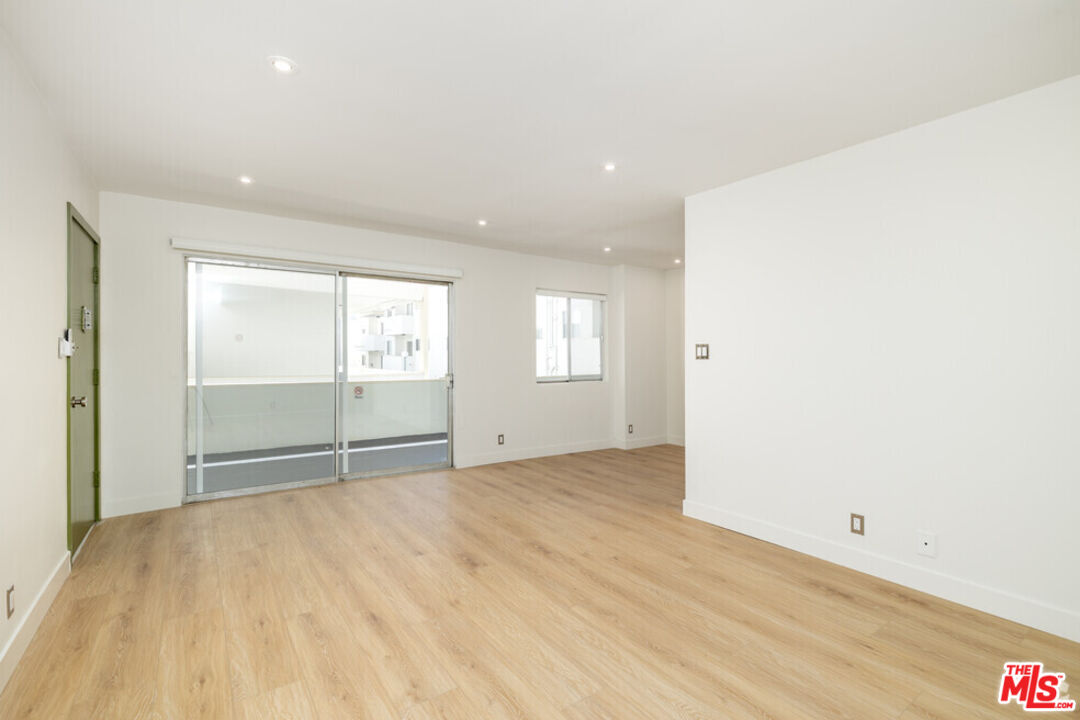 6615 Franklin Ave Unit: 117