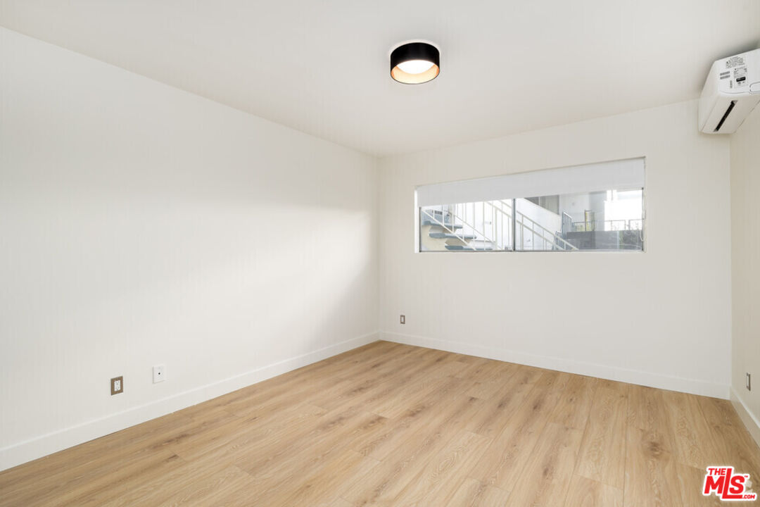 6615 Franklin Ave Unit: 203
