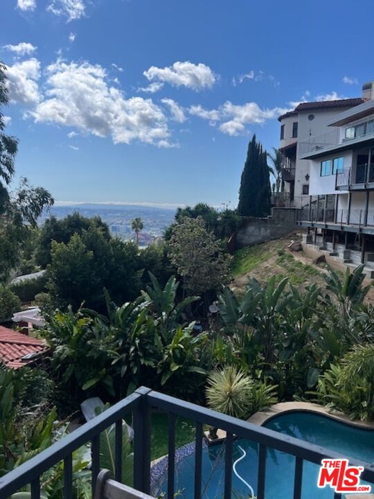 1625 Sunset Plaza Dr