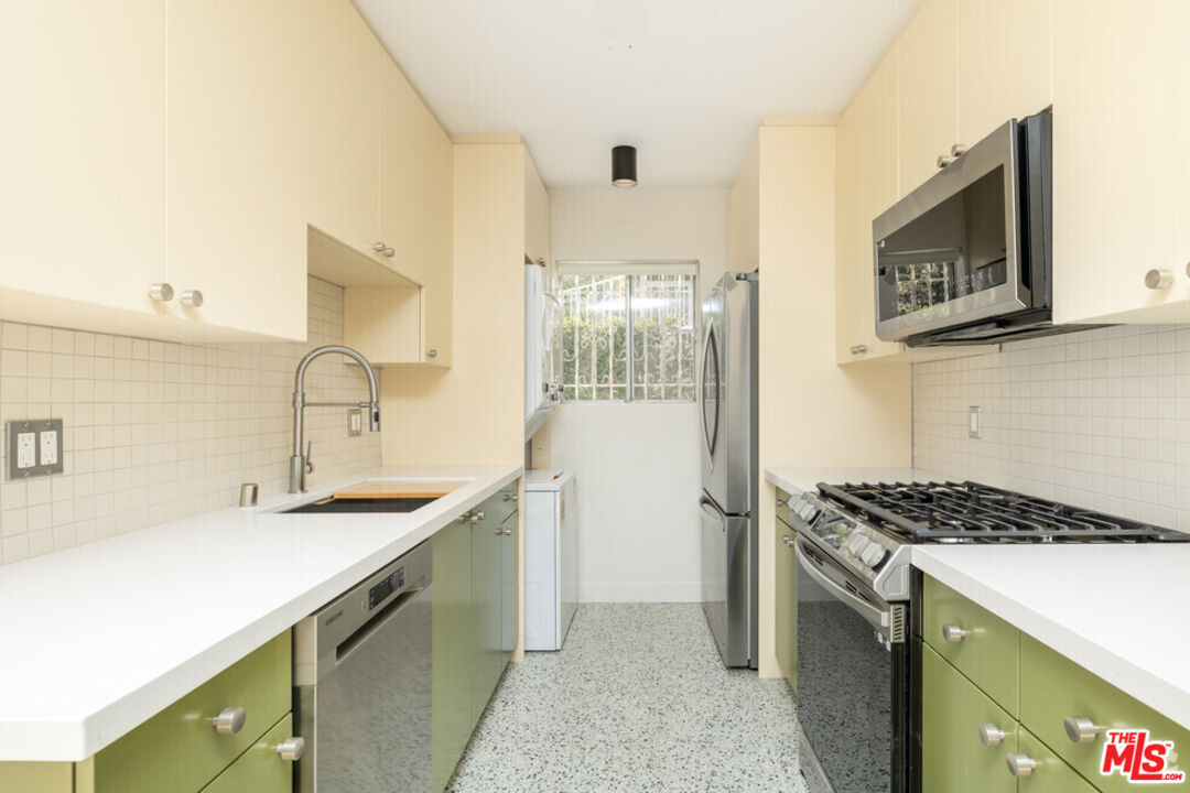 6615 Franklin Ave Unit: 110