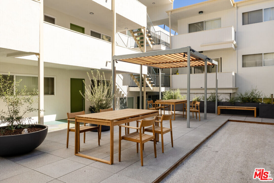 6615 Franklin Ave Unit: 110