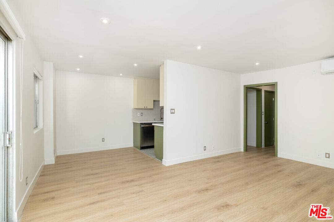 6615 Franklin Ave Unit: 110