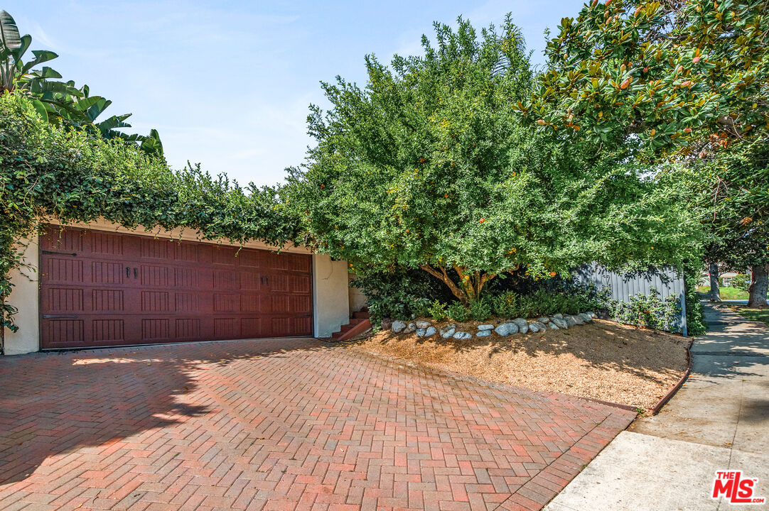 3588 Griffith Park Blvd