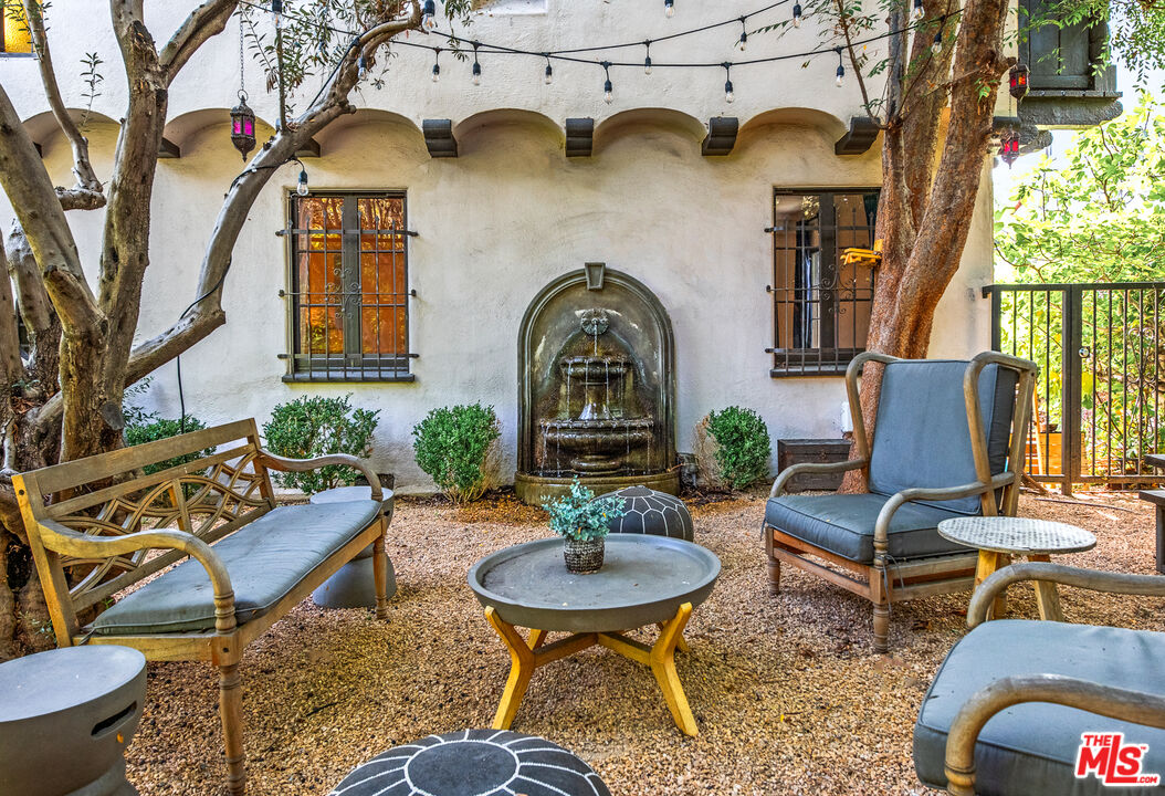 3588 Griffith Park Blvd