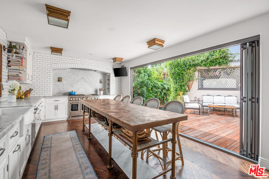 3588 Griffith Park Blvd
