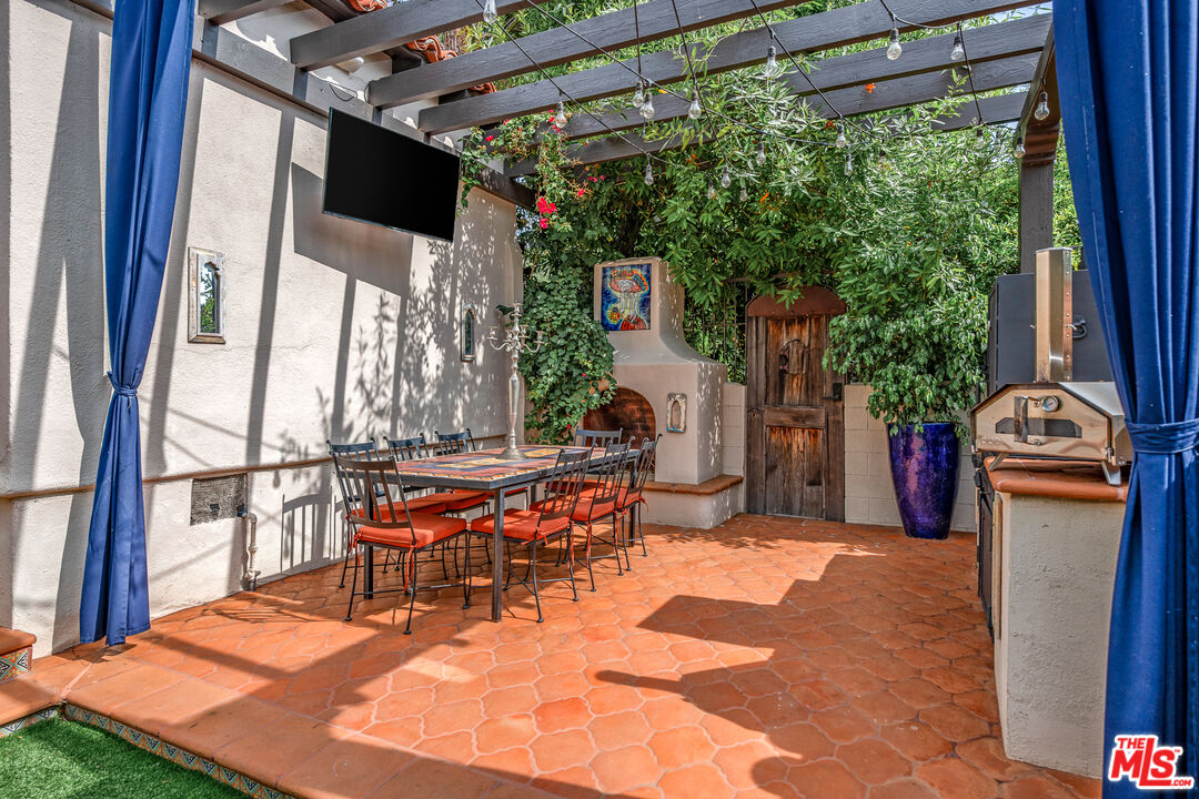 3588 Griffith Park Blvd