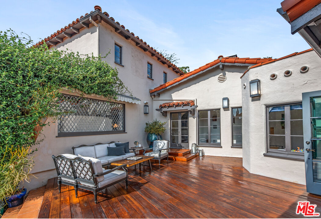 3588 Griffith Park Blvd