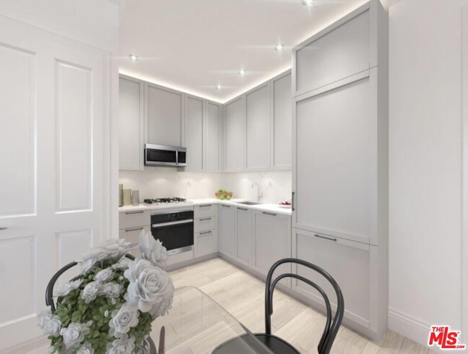 5768 W 3rd St Unit: 205