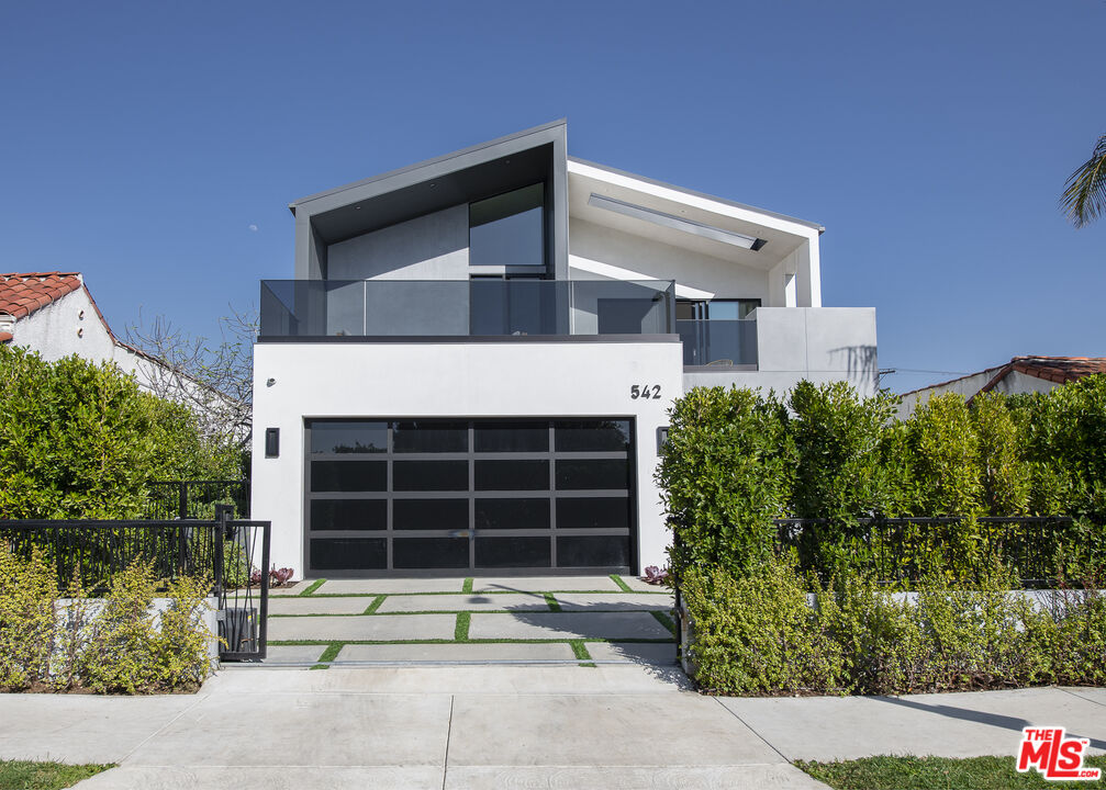 542 N Vista St
