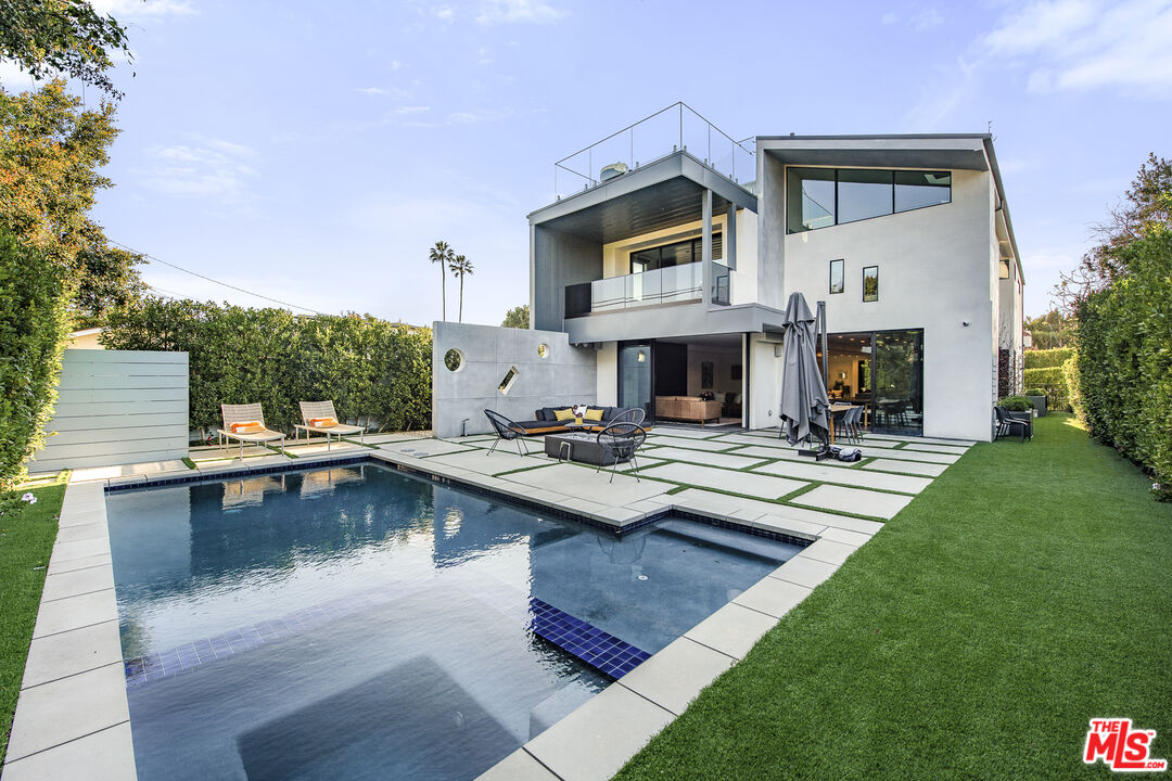 542 N Vista St