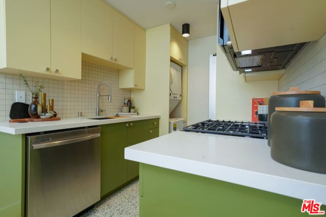 6615 Franklin Ave Unit: 221