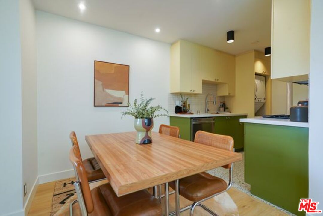 6615 Franklin Ave Unit: 221