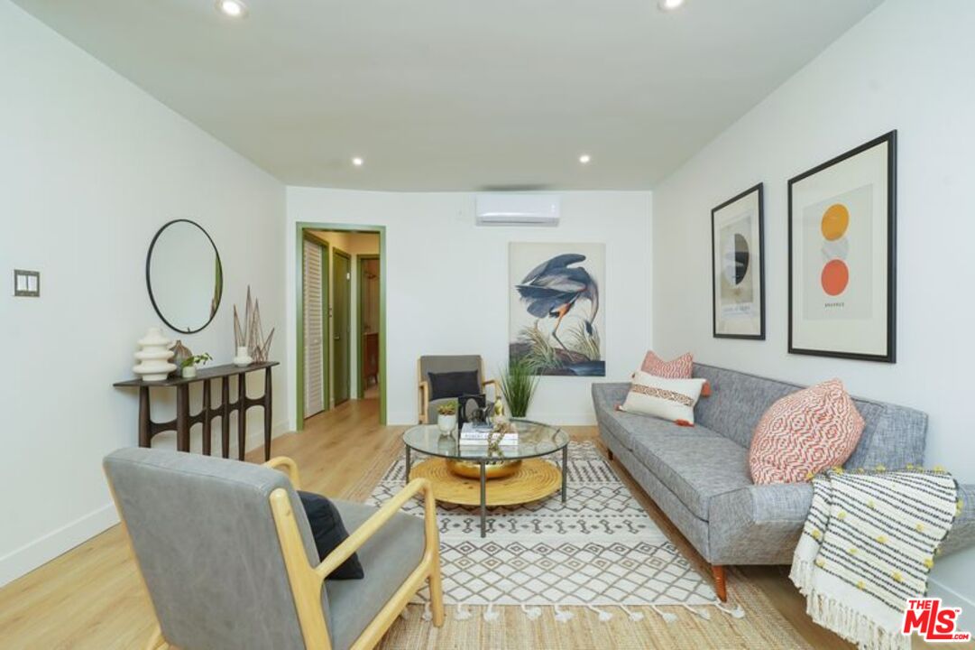 6615 Franklin Ave Unit: 221