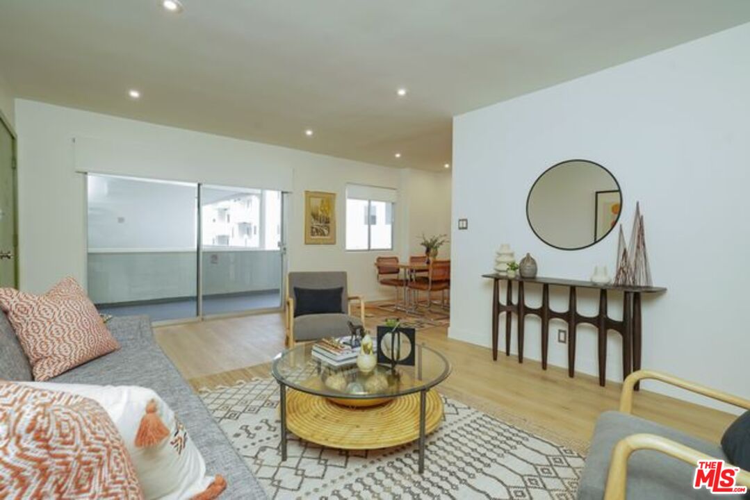 6615 Franklin Ave Unit: 221