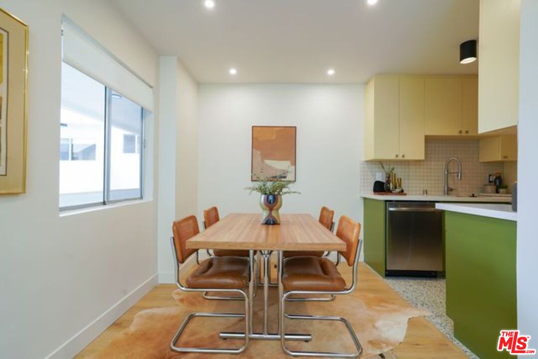 6615 Franklin Ave Unit: 221
