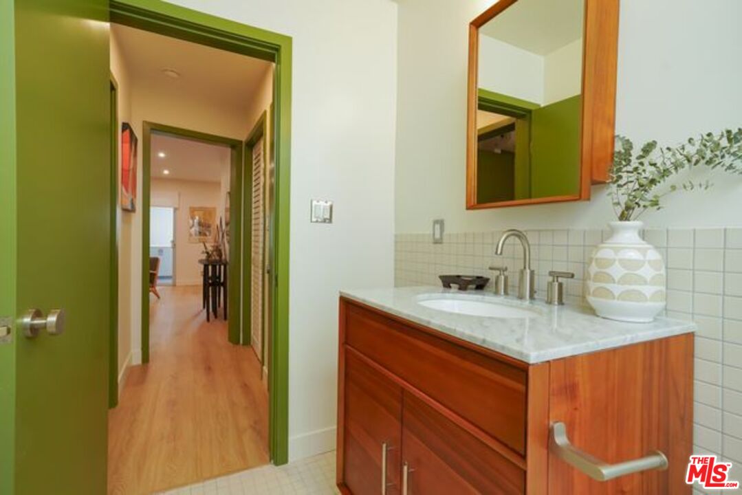 6615 Franklin Ave Unit: 221