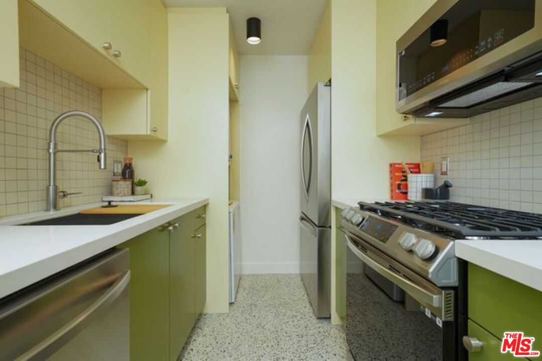 6615 Franklin Ave Unit: 221