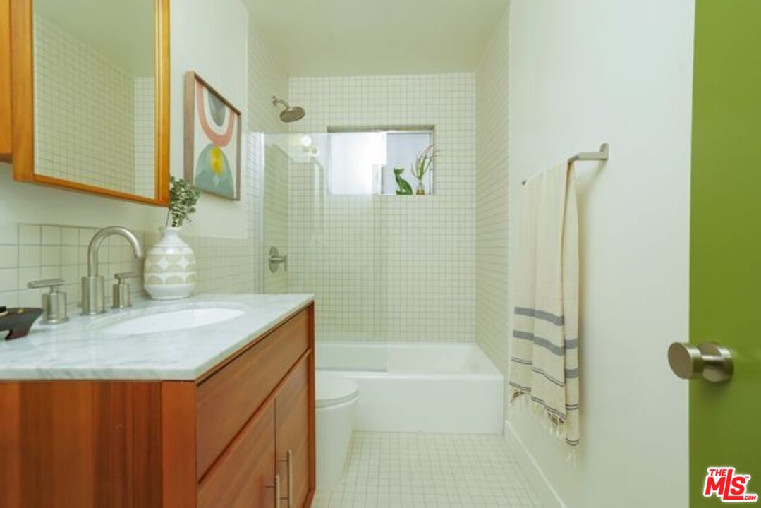 6615 Franklin Ave Unit: 221