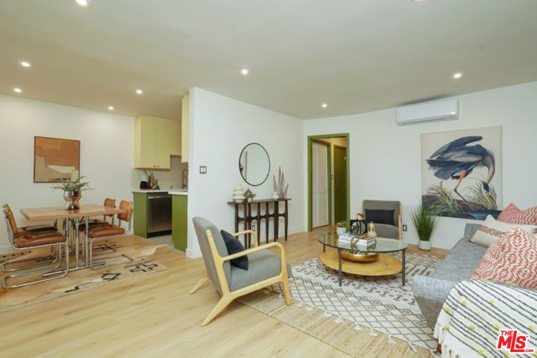6615 Franklin Ave Unit: 221