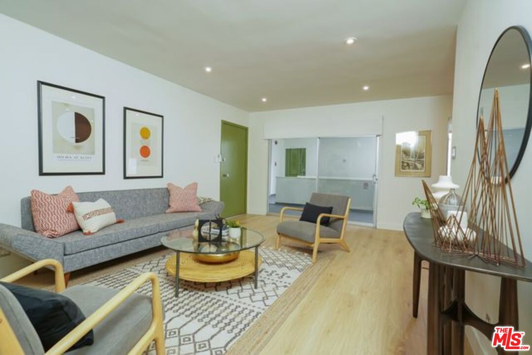 6615 Franklin Ave Unit: 221