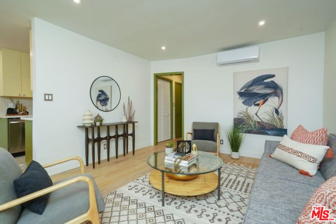 6615 Franklin Ave Unit: 221